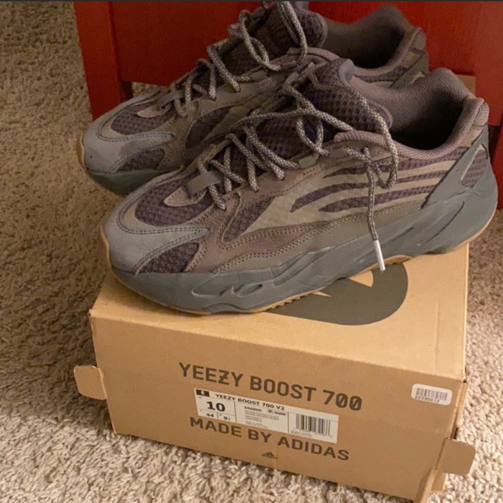 Yeezy boost 700